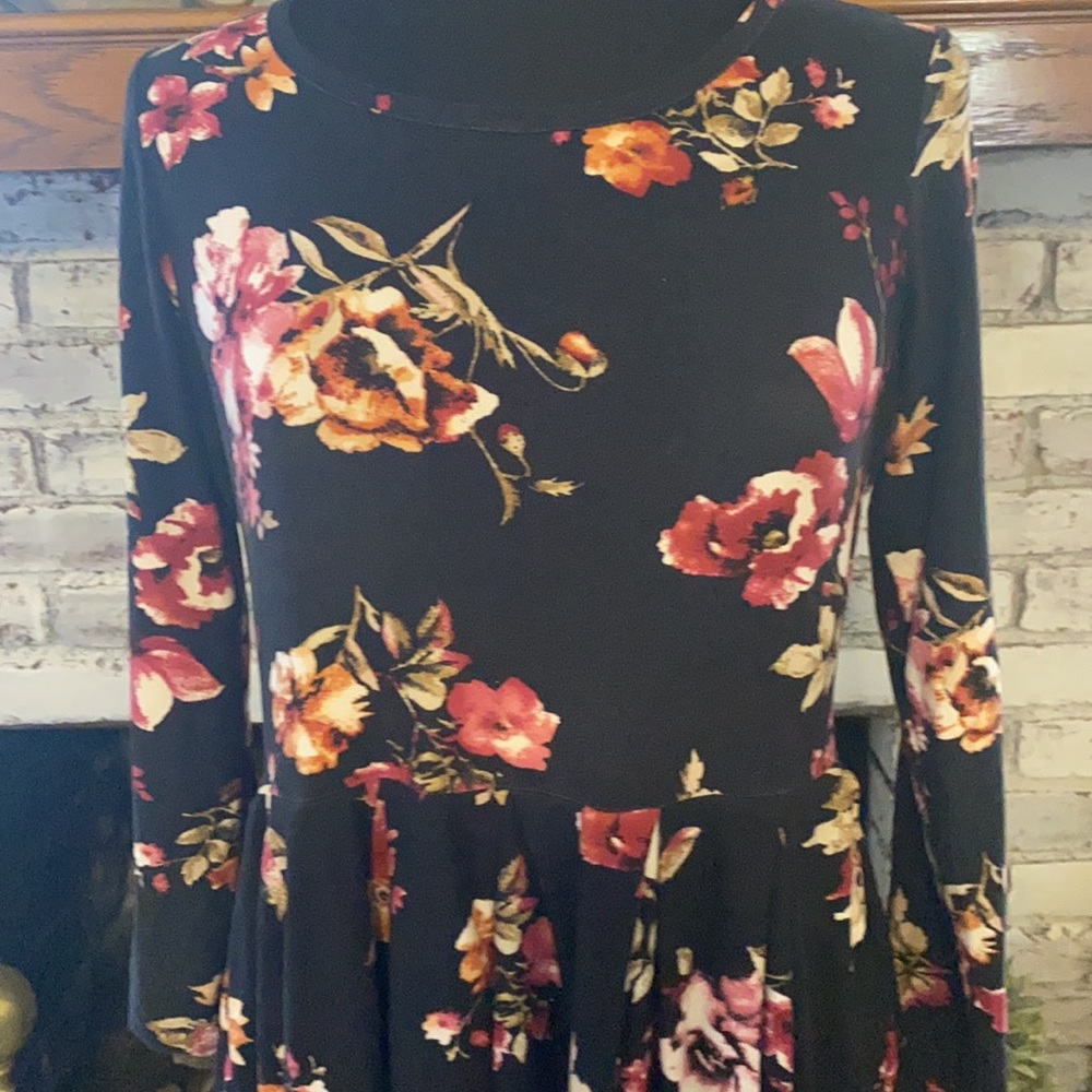 Black Floral Midi dress - Picture 2 of 3